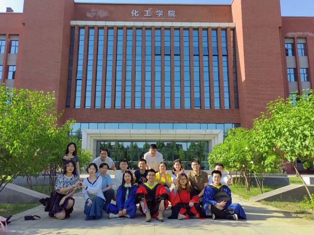 2018级分子科学与工程专业本科生张楠,王昕玥,杨清华,杨志俊,刘肇汉是