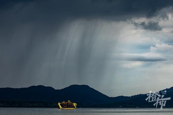绝美大片带你感受今日西湖的局部阵雨刚刚杭州有地方已经大雨你被淋到