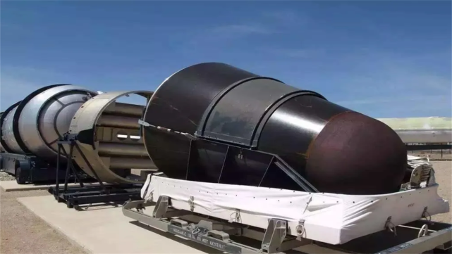 美国亮出核利剑:4枚"三叉戟"导弹破水而出,飞跃大洋落点关岛