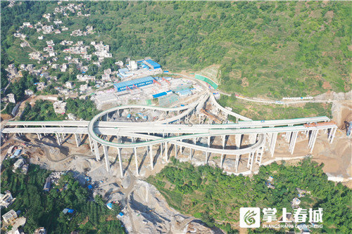 "天堑"变"通途" 云南昭通大永高速顺田隧道双线贯通