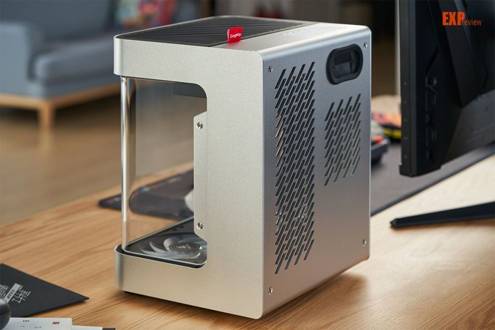 鑫谷斜杠青年mini机箱体验高颜值的itx全景展示柜