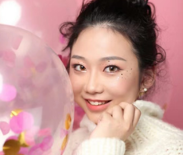 女星黄安仪深圳过周末,自曝一天日常花费992元,网友吐槽太高了