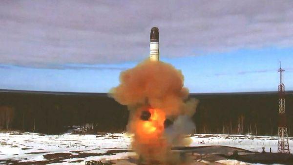 梅德韦杰夫称现在与美国谈削减核武器没意义：让他们爬过来求我们谈判