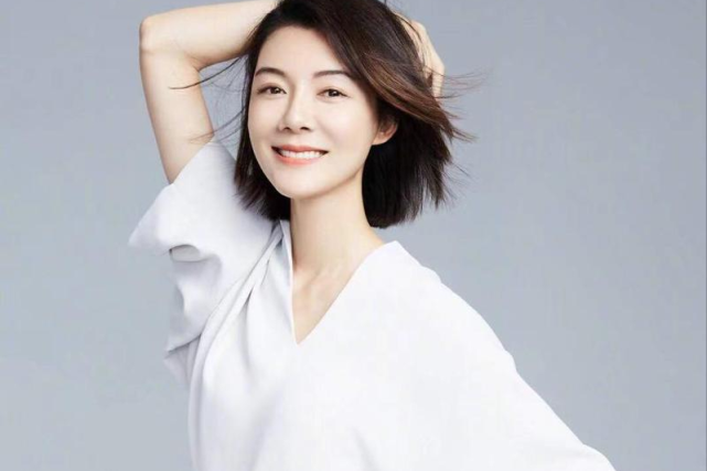 演员车晓出身显赫,豪门婚姻惨淡收场,直播带货成绩斐然?