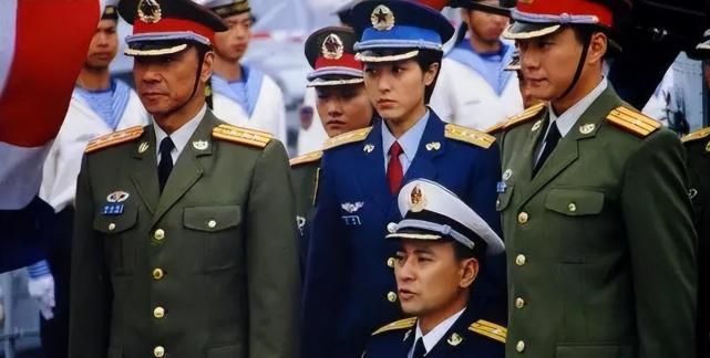 解放軍的夾克服,97式軍服和21式軍服,到底有多大區別?