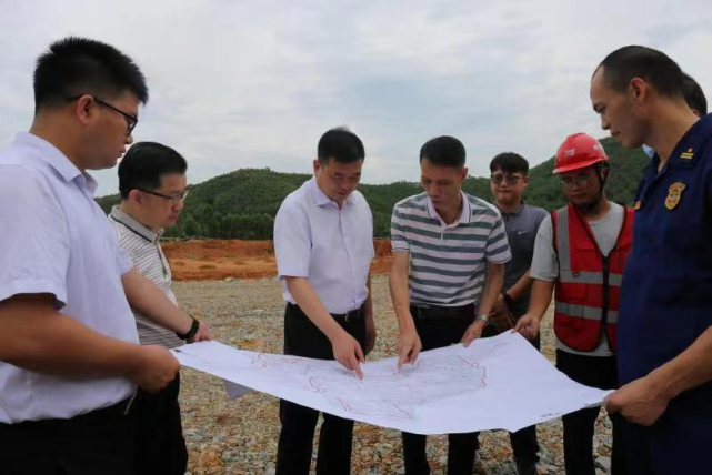 陈哲江调研项目建设,强调以高水平项目建设推动新兴县经济高质量发展