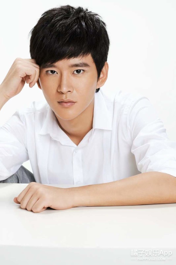 还记得《杉杉来了》的郑棋吗?劳模成这样还不火?