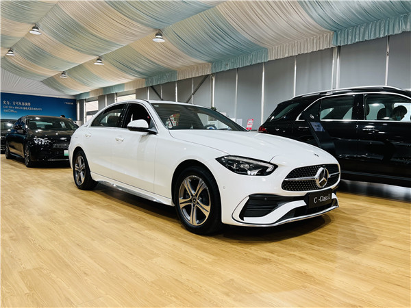 优惠6万还能享受购置税减半探店全新奔驰c200真的很香