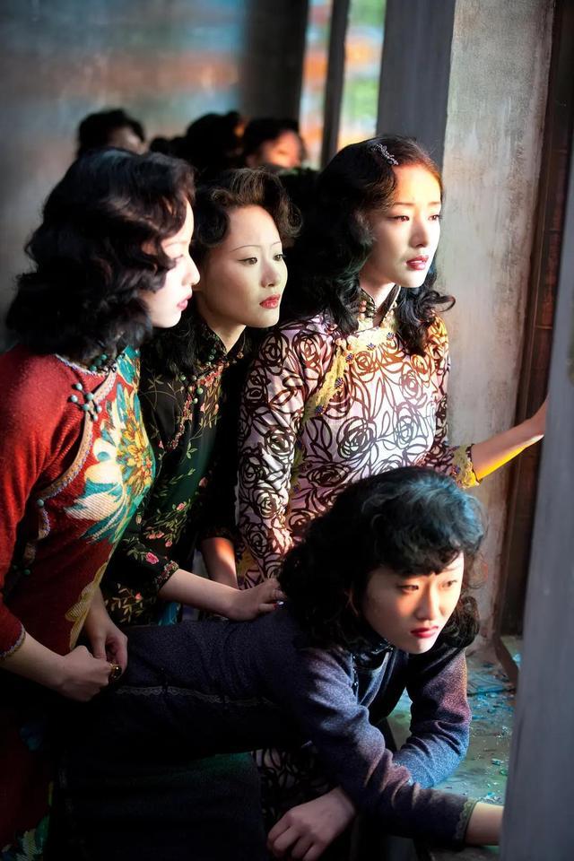 看了金陵十三钗的旗袍造型才发现如视觉盛宴既端庄又高贵