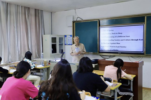 在教学一线星陈夙驾60载,从血气方刚的青年到韬光韫玉的长者,孙天义