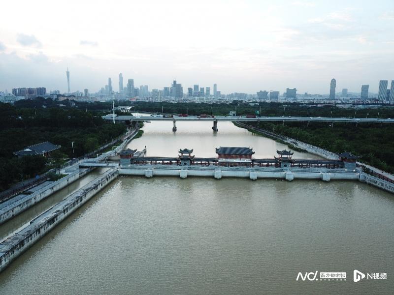 图为海珠区石榴岗河水闸南都讯 记者魏凯 通讯员赵雪峰 在近期超强"