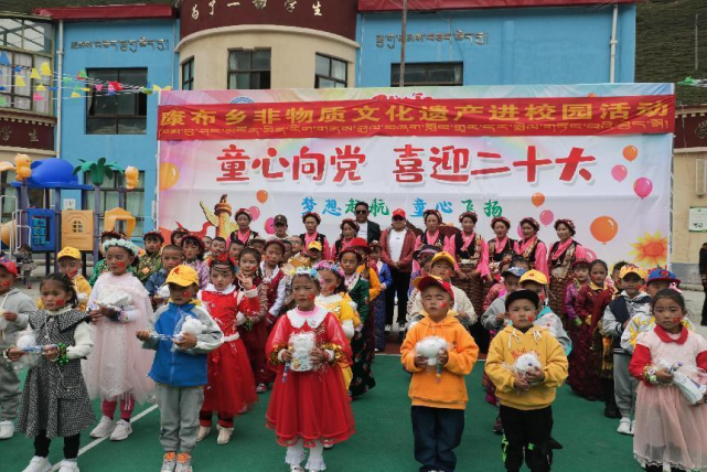 亚东县康布乡下康布村工作队积极参加乡政府,乡小学和幼儿园组织开展