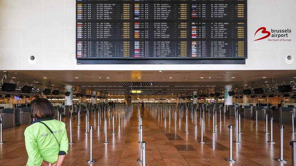 旅游旺季来临，欧洲多国机场却因劳动力短缺和员工罢工陷入混乱