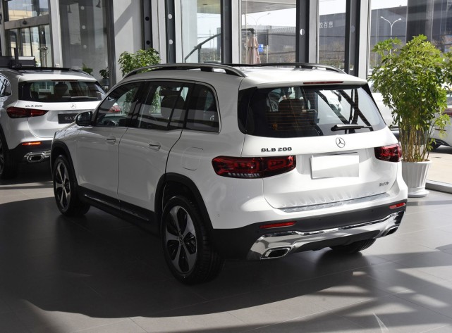 不足30万的奔驰大七座suv正式上市!外观霸气配四驱,看啥本田crv