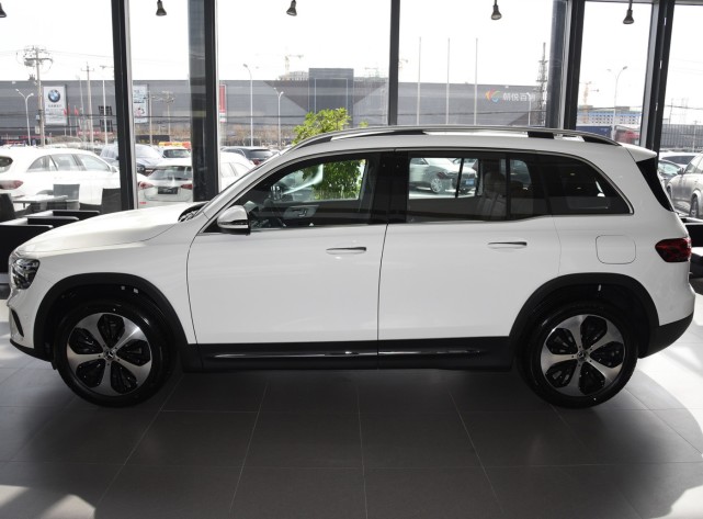 不足30万的奔驰大七座suv正式上市!外观霸气配四驱,看啥本田crv