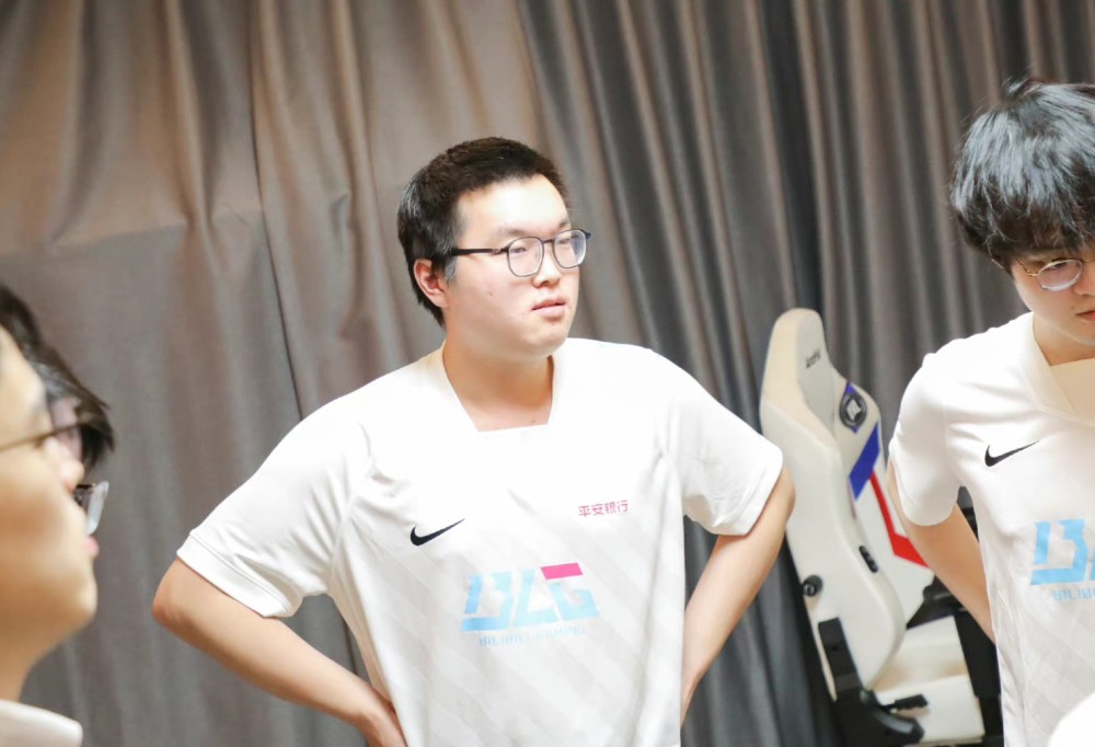 rng开赛2连胜,呼吸表现平平都能赢,张嘉文:看来上单真不重要_腾讯新闻