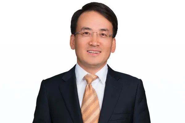 公募传奇王宏远宣布引退,下一步计划是什么?千亿网红基金迎新任董事长