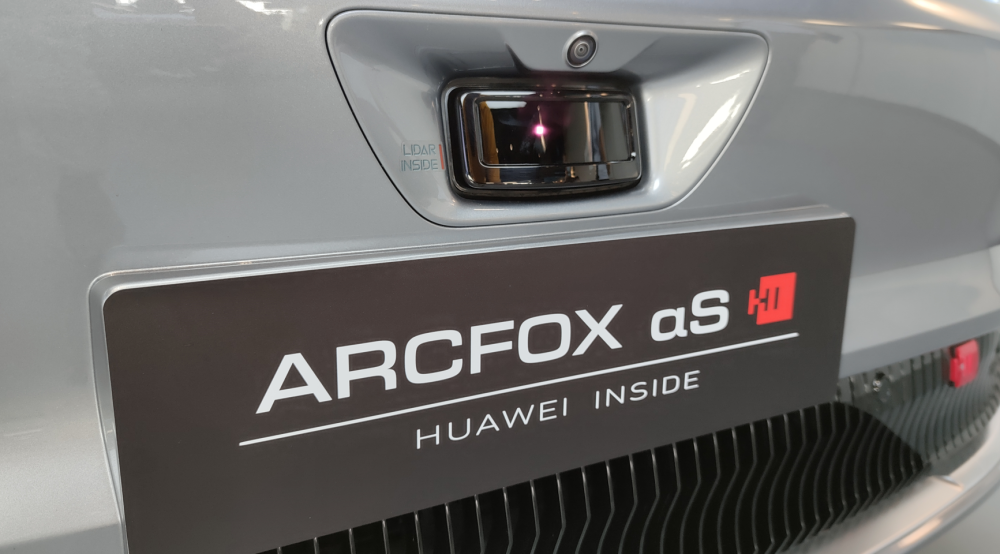 实拍极狐阿尔法S华为HI版，三颗激光雷达抢眼，科技配置达顶级？