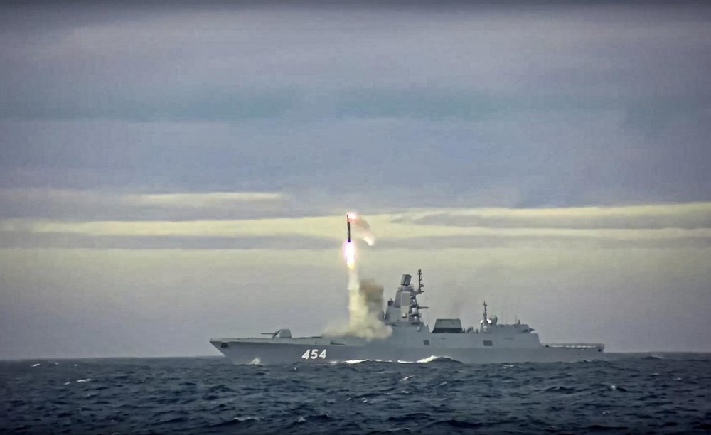 俄军6艘战舰列阵黑海，报复乌军偷袭油井？几十枚导弹蓄势待发