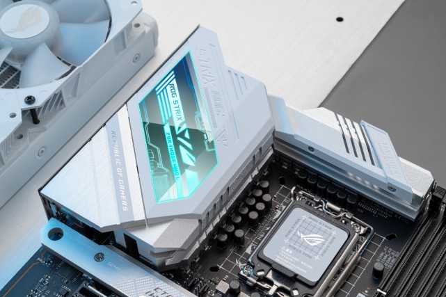 主板也能绝美输出 ROG STRIX Z690-A吹雪演绎雪武战姬之美_腾讯新闻
