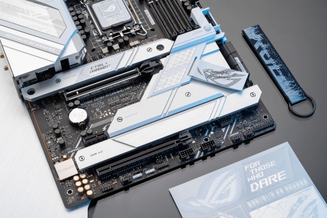 主板也能绝美输出 ROG STRIX Z690-A吹雪演绎雪武战姬之美_腾讯新闻