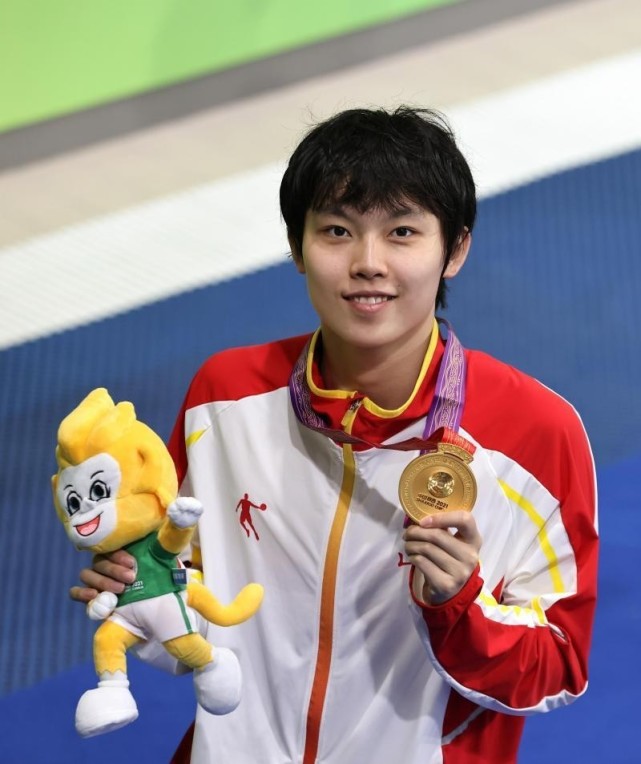 20岁杨浚瑄成名!新科世界冠军:奥运1金1银 来自山东人爱写书法