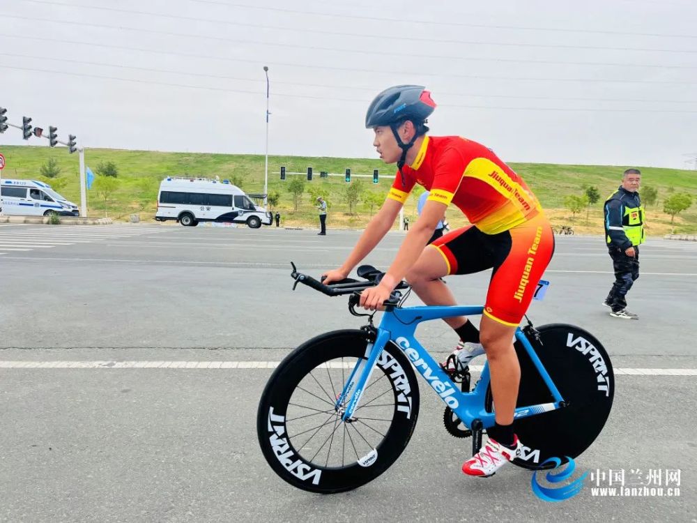 甘肃省第十五届运动会青少年组公路自行车比赛开赛_腾讯新闻
