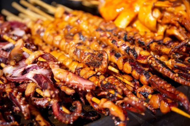 鲜嫩可口又韧又有嚼劲铁板鱿鱼,铁板鸭肠,深海章鱼脚蒙古大串,新疆小