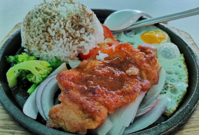 西園飯堂的麻辣燙,石鍋拌飯,生啫滑雞煲,客家釀豆腐等一眾美食,讓西園