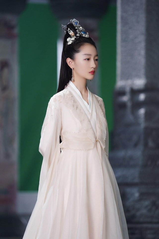 当年的我一定是"瞎"了,才会觉得周冬雨的古装很"丑"插图5