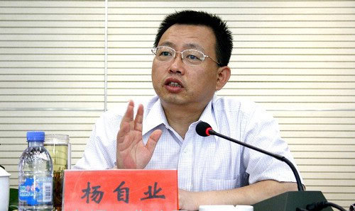 杨自业,出生于1965年12月,河南柘城人,1987年7月参加工作.