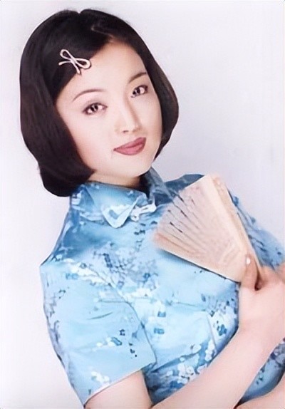 歌手白雪:中年离异后,44岁再嫁小8岁老公,如今生活太幸福