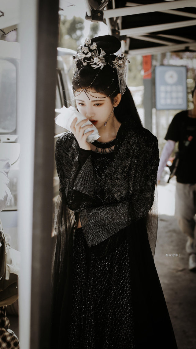 出来的替身;一个不在正轨上的人;虽然是改编自林家成的小说《误长生》