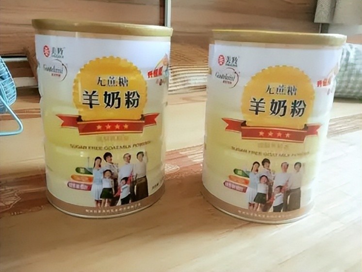 原食药监总局对红星美羚抽检时发现其生产的多养慧幼儿配方羊奶粉(冠