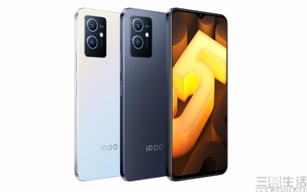外观方面,iqoo u5e机身正面采用的是目前主流的水滴屏设计,屏占比方面