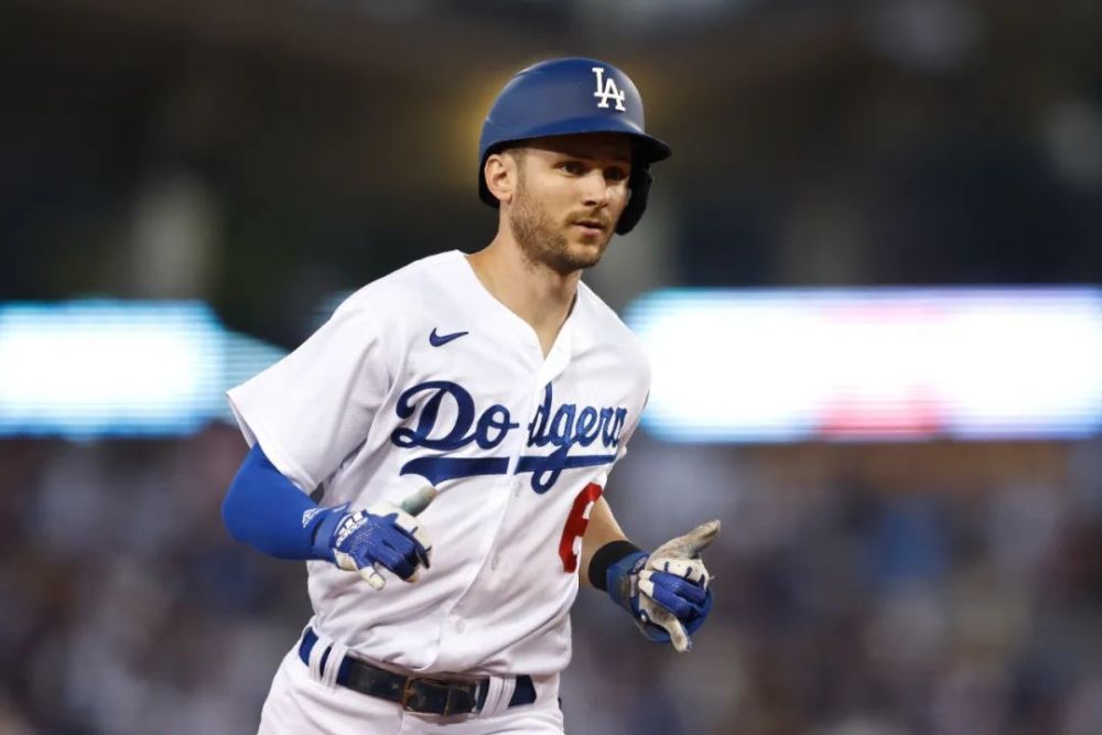 外场手道奇穆奇-贝茨(mookie betts):1,446,050票勇士小罗纳德-阿库尼