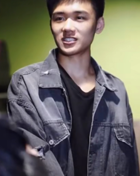 小武为卖瓜大爷捐款2万转身离开,这才是网红该有的样子_腾讯新闻