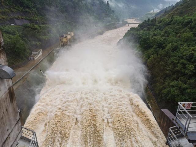 【视频】错峰,削峰,控泄,韶关乐昌峡水利枢纽全力确保防洪安全