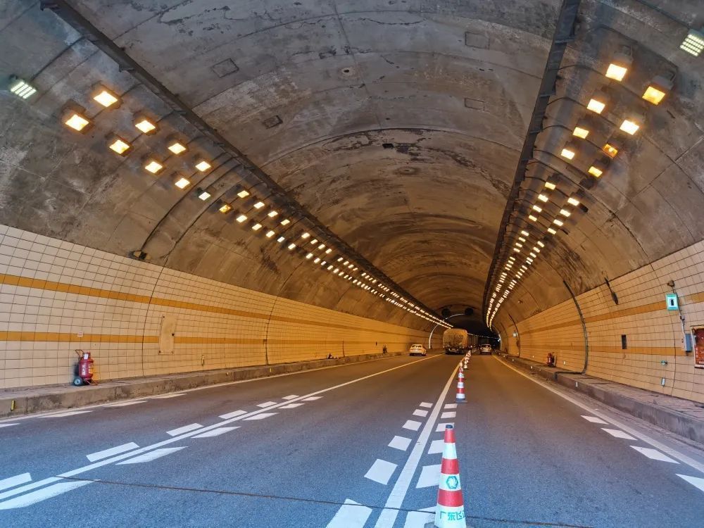 乐广,京珠北高速:"汛"速行动,全力筑牢"安全堤"_腾讯新闻