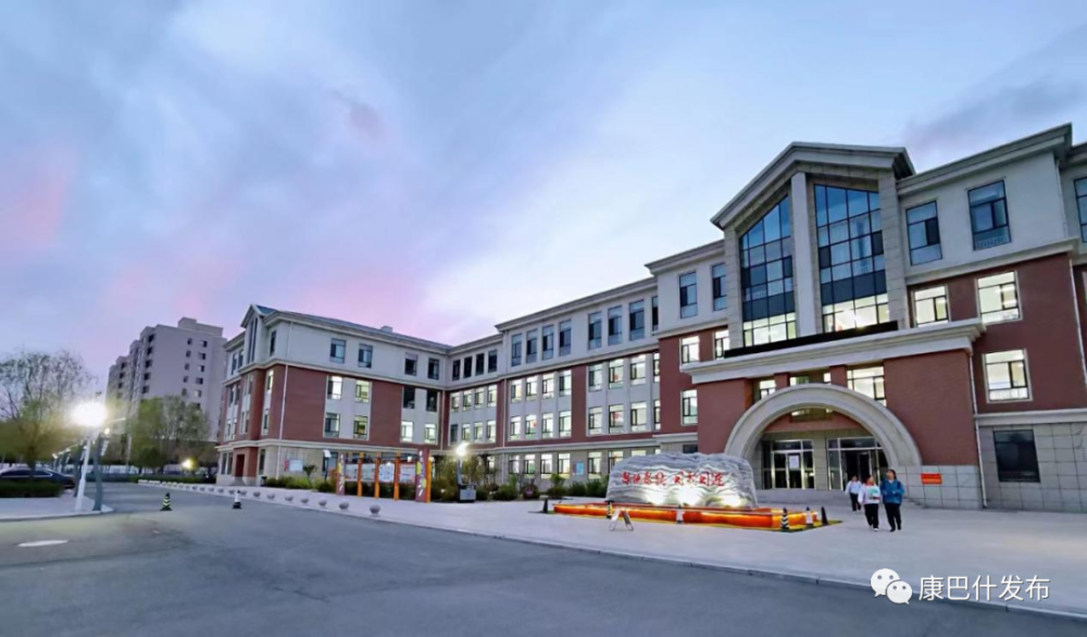 康巴什区第三中学·娃娃们的大课间每天带您进入不一样的锁定"云上