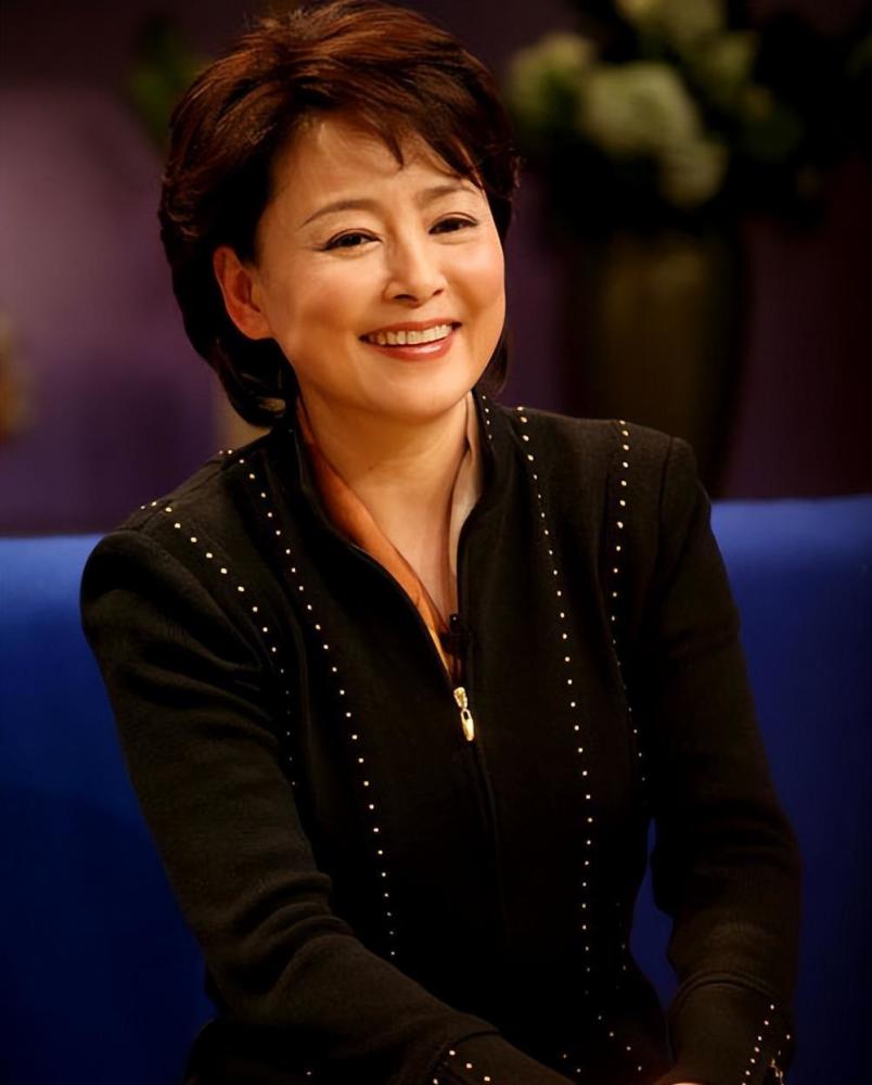 著名导演张建亚,娶女星张瑜,离婚成遗憾,如今事业有成