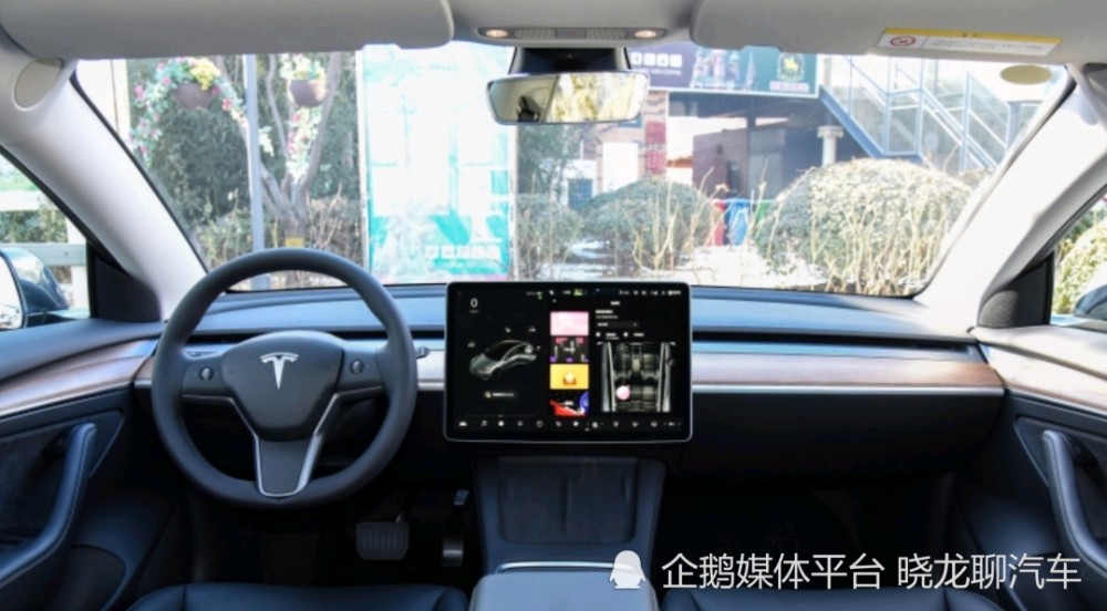 开完特斯拉Model3，再换到小鹏P7上，车主：对比差距一目了然英语小绘本