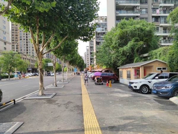 硚口两条市政道路完成改造提升汉西一路垂江画廊成街头一景