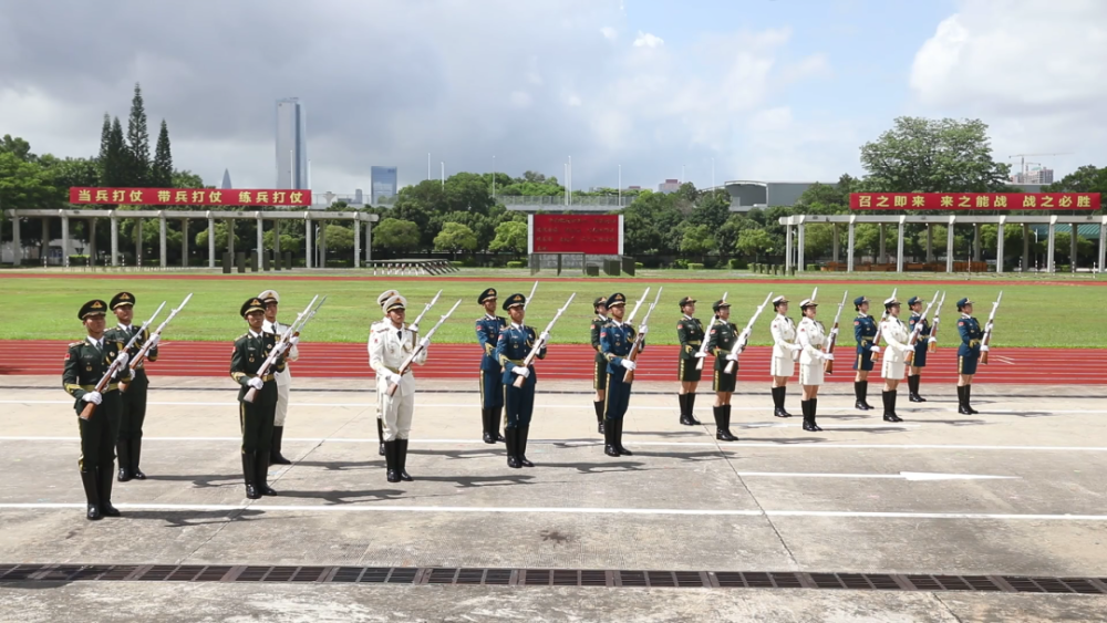 央视上的驻香港部队某旅装步一连（下）