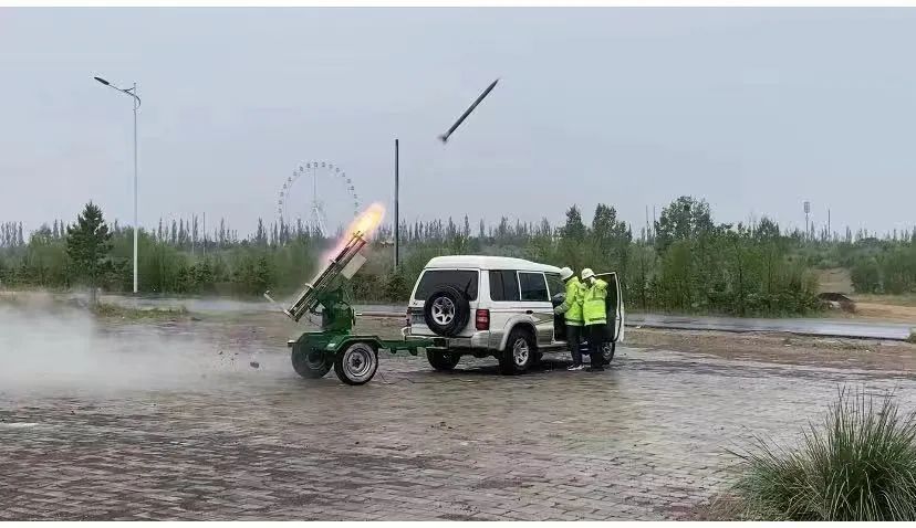 乌兰察布多地开展人工增雨作业!发射增雨火箭……