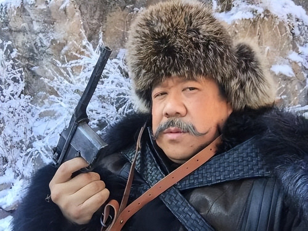 "许大马棒"秦卫东深夜直播,身材消瘦脸颊凹陷,言辞激动怼网友_腾讯