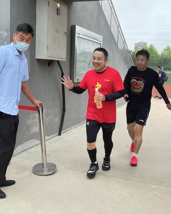 刘国梁看梁靖崑(梁靖昆刘国梁)