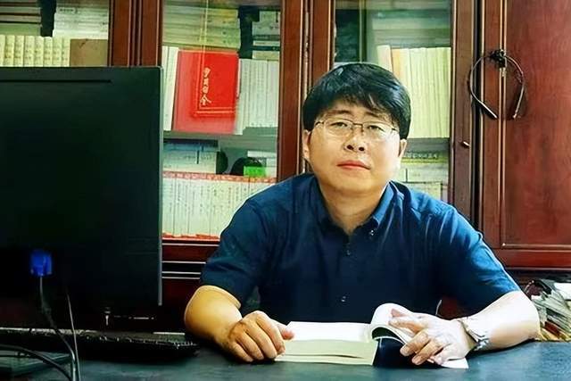 山西大学教授薛稷热忱欢迎优秀学子报考吕梁市贺昌中学