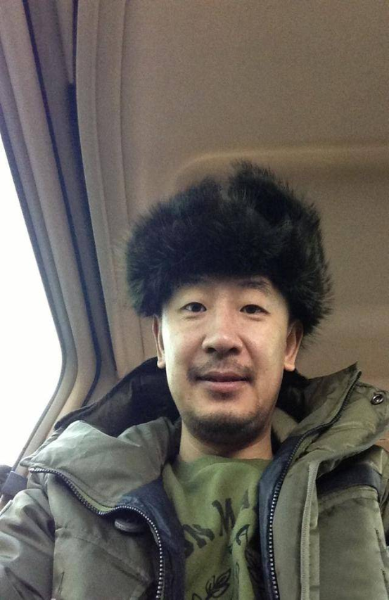 因"夜宿门"身败名裂的黄海波,8年后近况曝光,满脸胡渣尽显沧桑