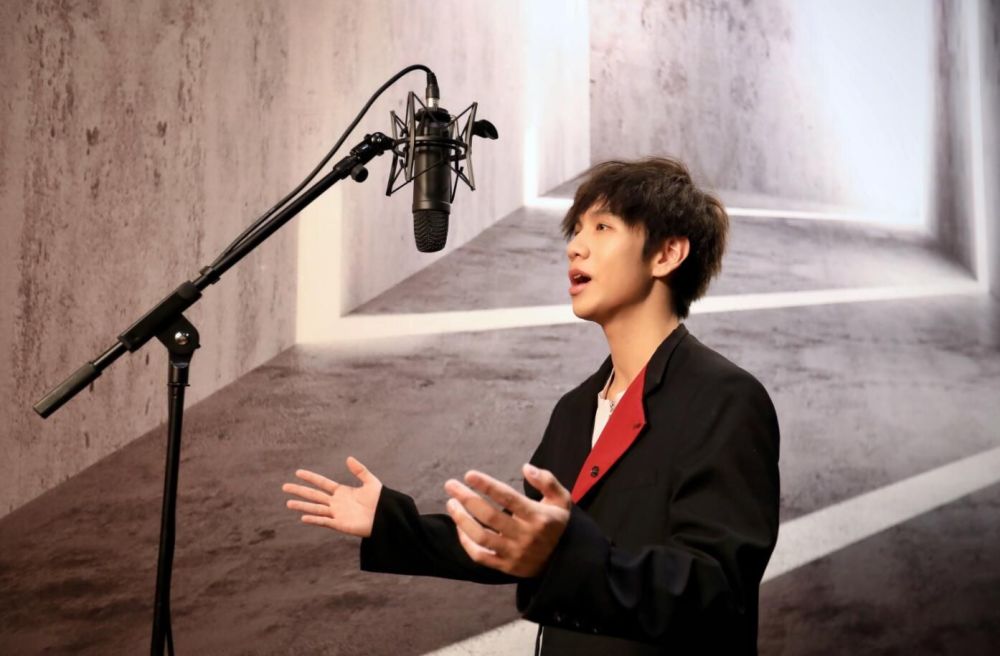 北大学霸歌手写歌庆回归内地香港都是家